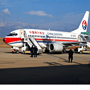 迪庆香格里拉空运公司航空快运业稳步发展的原因是什么？